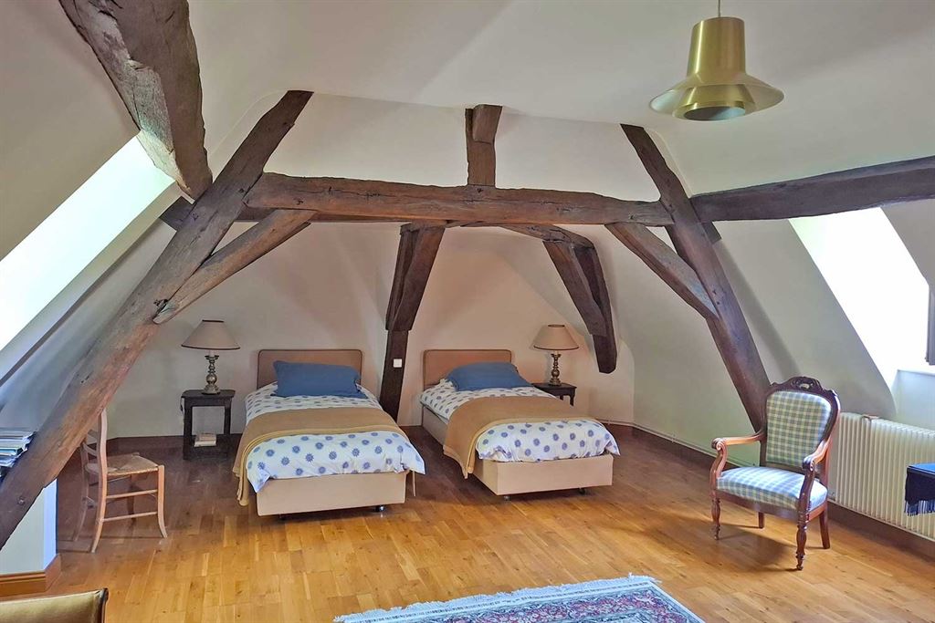 A vendre chez Beguet Associés : Centre-Val de Loire – Athée-sur-Cher (37270), Indre-et-Loire, près de Tours – Maison de maître de 230 m², 5 chambres, parc de 2,4 ha