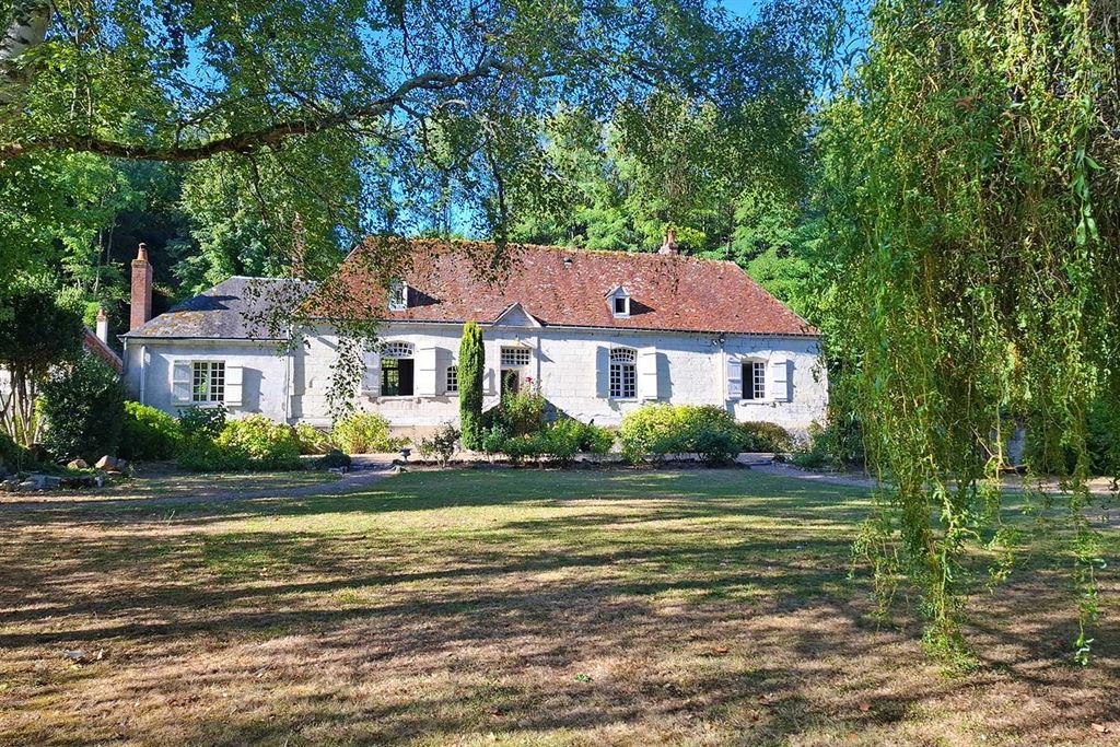 A vendre chez Beguet Associés : Centre-Val de Loire – Athée-sur-Cher (37270), Indre-et-Loire, près de Tours – Maison de maître de 230 m², 5 chambres, parc de 2,4 ha