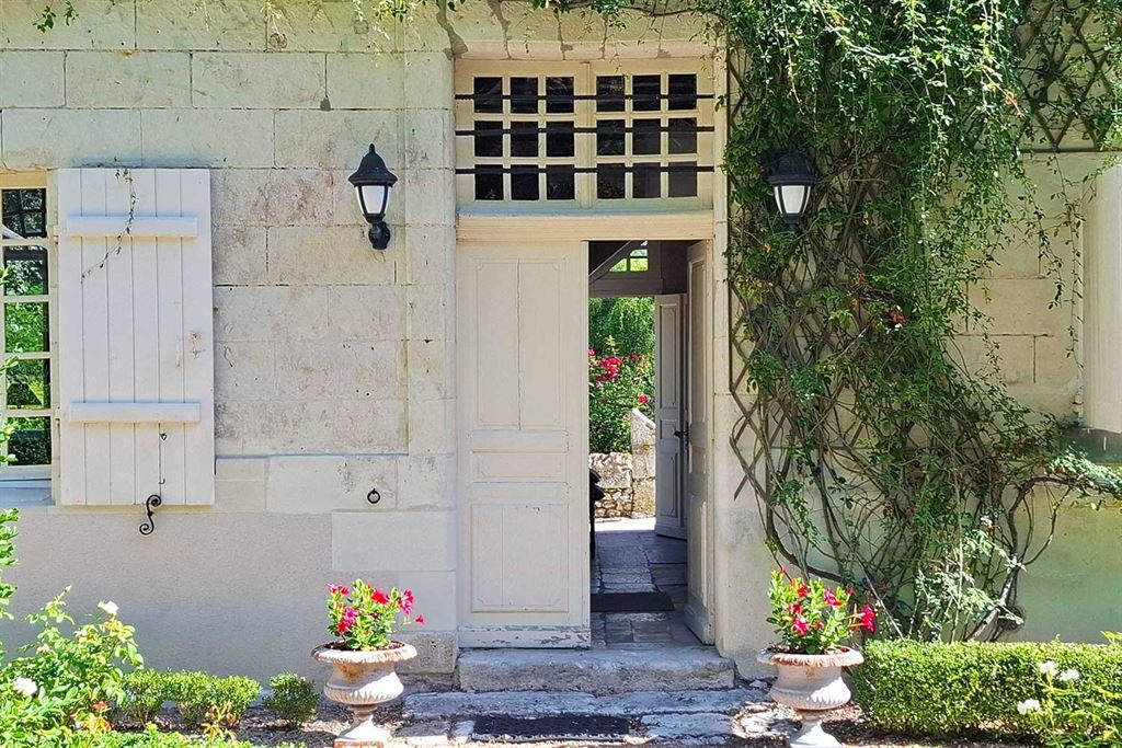 A vendre chez Beguet Associés : Centre-Val de Loire – Athée-sur-Cher (37270), Indre-et-Loire, près de Tours – Maison de maître de 230 m², 5 chambres, parc de 2,4 ha