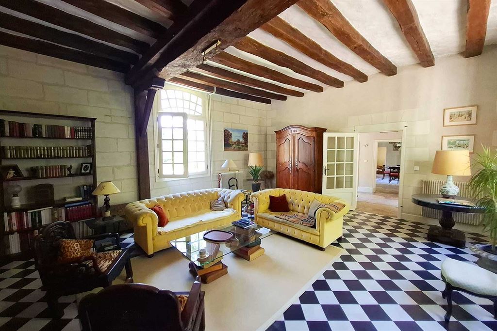 A vendre chez Beguet Associés : Centre-Val de Loire – Athée-sur-Cher (37270), Indre-et-Loire, près de Tours – Maison de maître de 230 m², 5 chambres, parc de 2,4 ha
