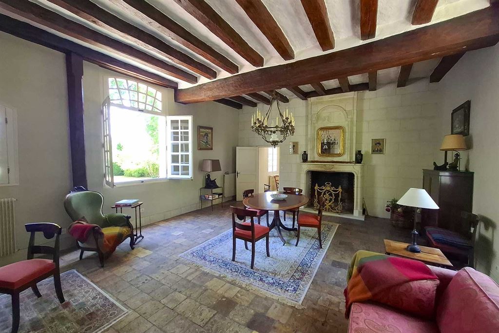 A vendre chez Beguet Associés : Centre-Val de Loire – Athée-sur-Cher (37270), Indre-et-Loire, près de Tours – Maison de maître de 230 m², 5 chambres, parc de 2,4 ha