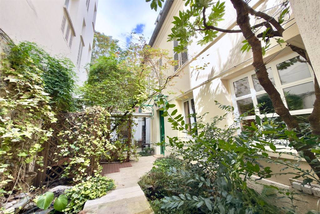 A vendre chez Beguet Associés : Paris 15e (75015), Saint-Lambert — Maison familiale de 148 m², 4 chambres et patio de 26 m²