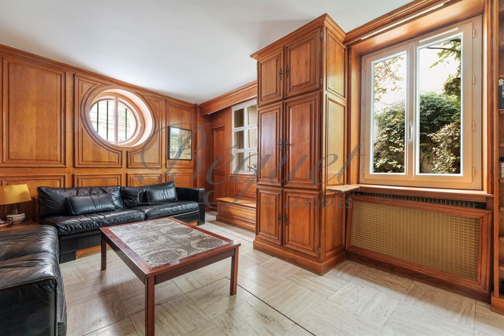 A vendre chez Beguet Associés : Paris 15e (75015), Saint-Lambert — Maison familiale de 148 m², 4 chambres et patio de 26 m²