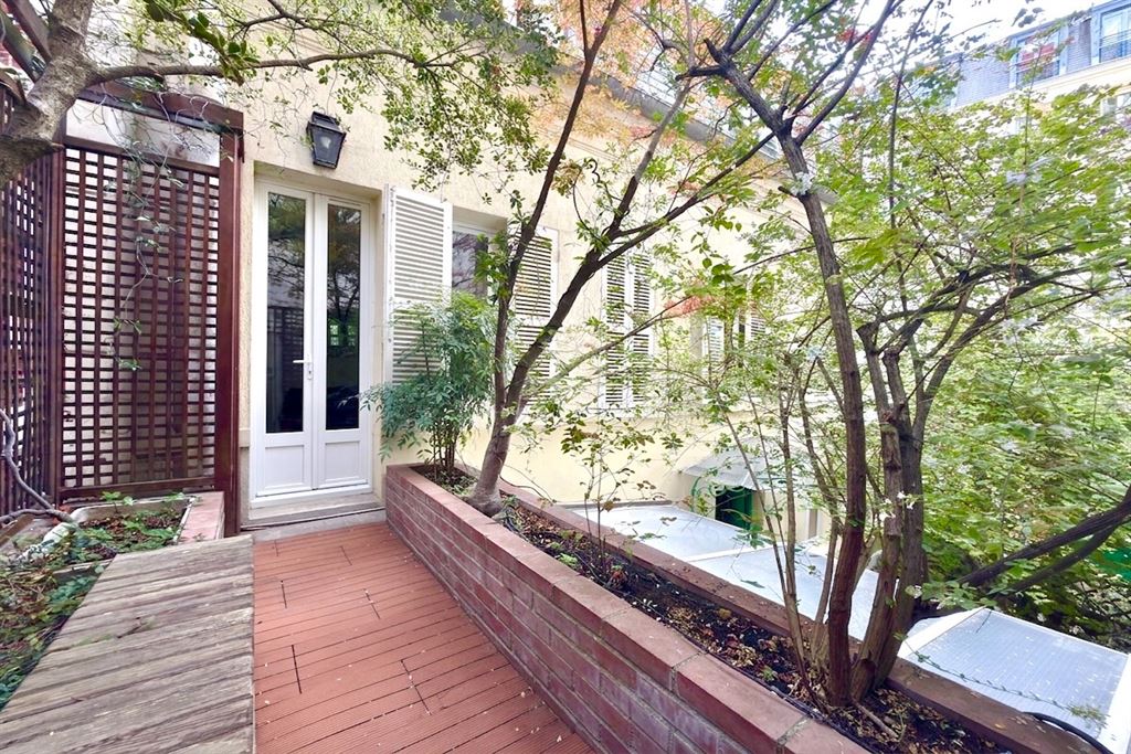 A vendre chez Beguet Associés : Paris 15e (75015), Saint-Lambert — Maison familiale de 148 m², 4 chambres et patio de 26 m²
