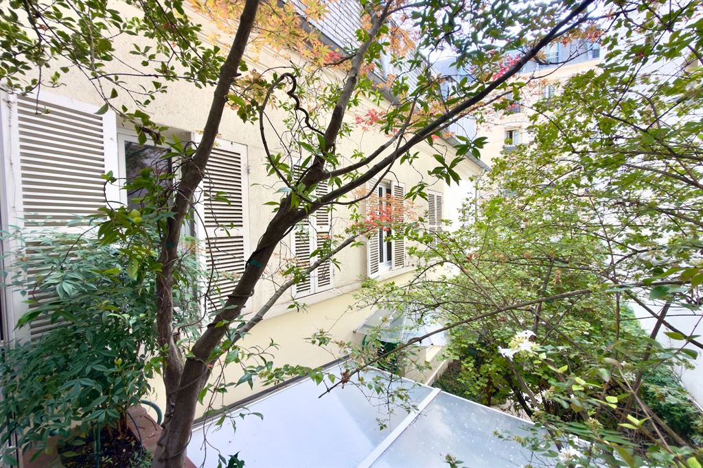 A vendre chez Beguet Associés : Paris 15e (75015), Saint-Lambert — Maison familiale de 148 m², 4 chambres et patio de 26 m²