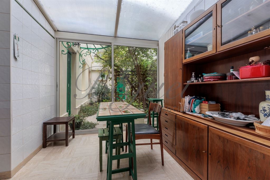 A vendre chez Beguet Associés : Paris 15e (75015), Saint-Lambert — Maison familiale de 148 m², 4 chambres et patio de 26 m²