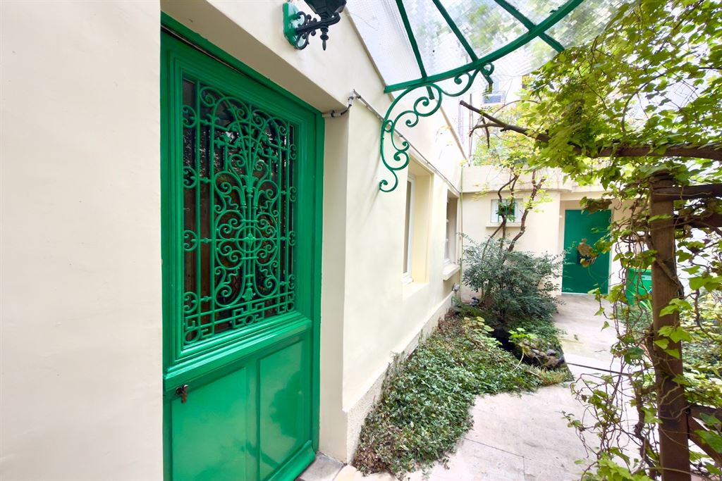 A vendre chez Beguet Associés : Paris 15e (75015), Saint-Lambert — Maison familiale de 148 m², 4 chambres et patio de 26 m²