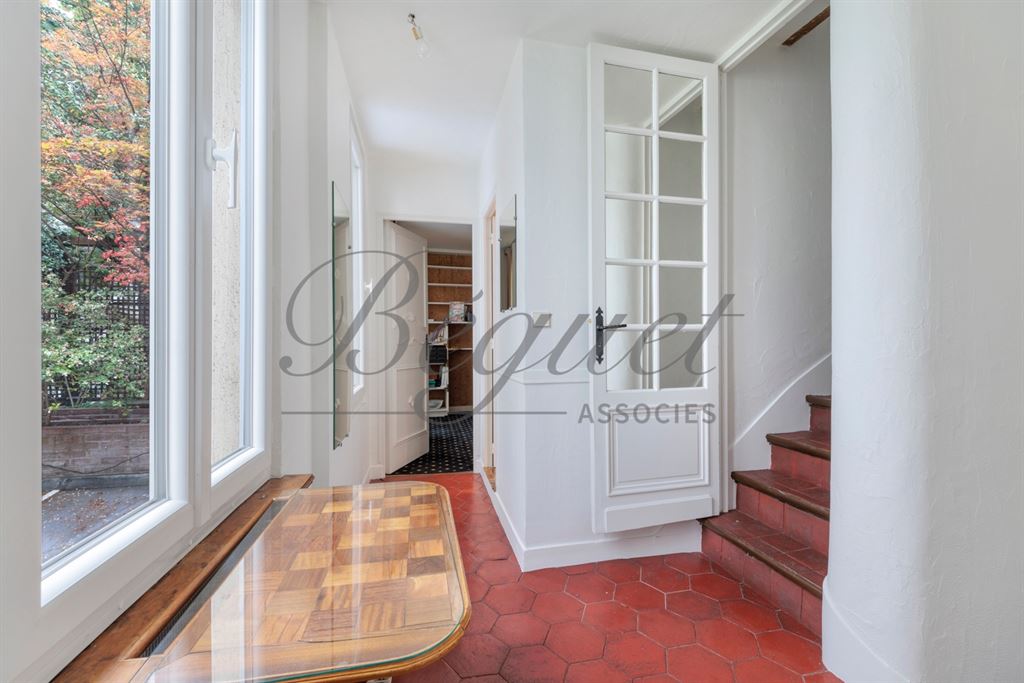 A vendre chez Beguet Associés : Paris 15e (75015), Saint-Lambert — Maison familiale de 148 m², 4 chambres et patio de 26 m²