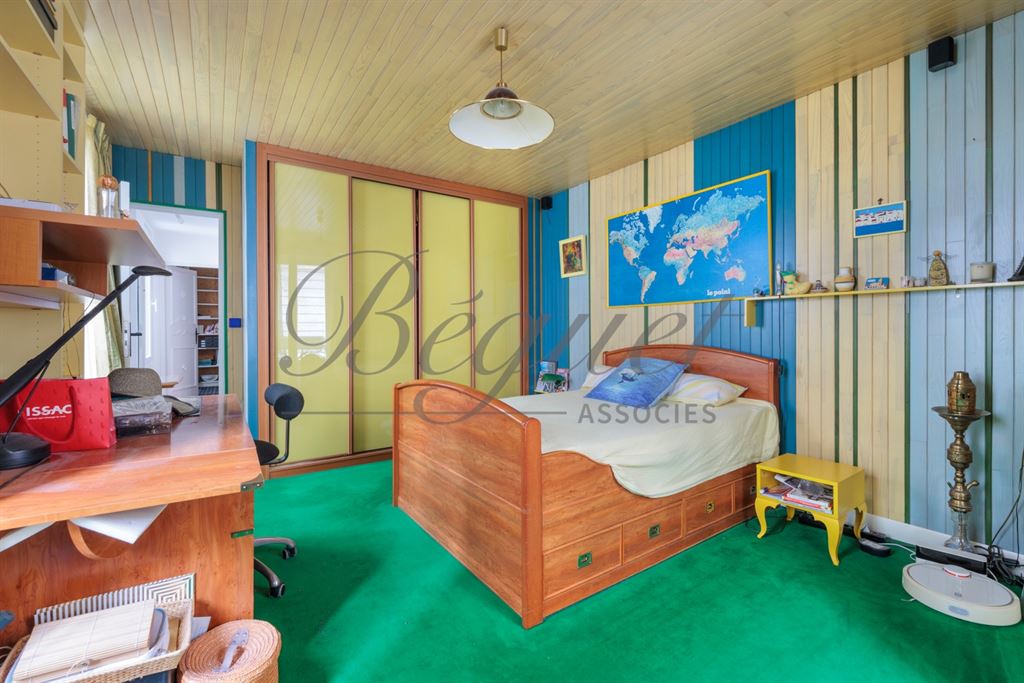 A vendre chez Beguet Associés : Paris 15e (75015), Saint-Lambert — Maison familiale de 148 m², 4 chambres et patio de 26 m²