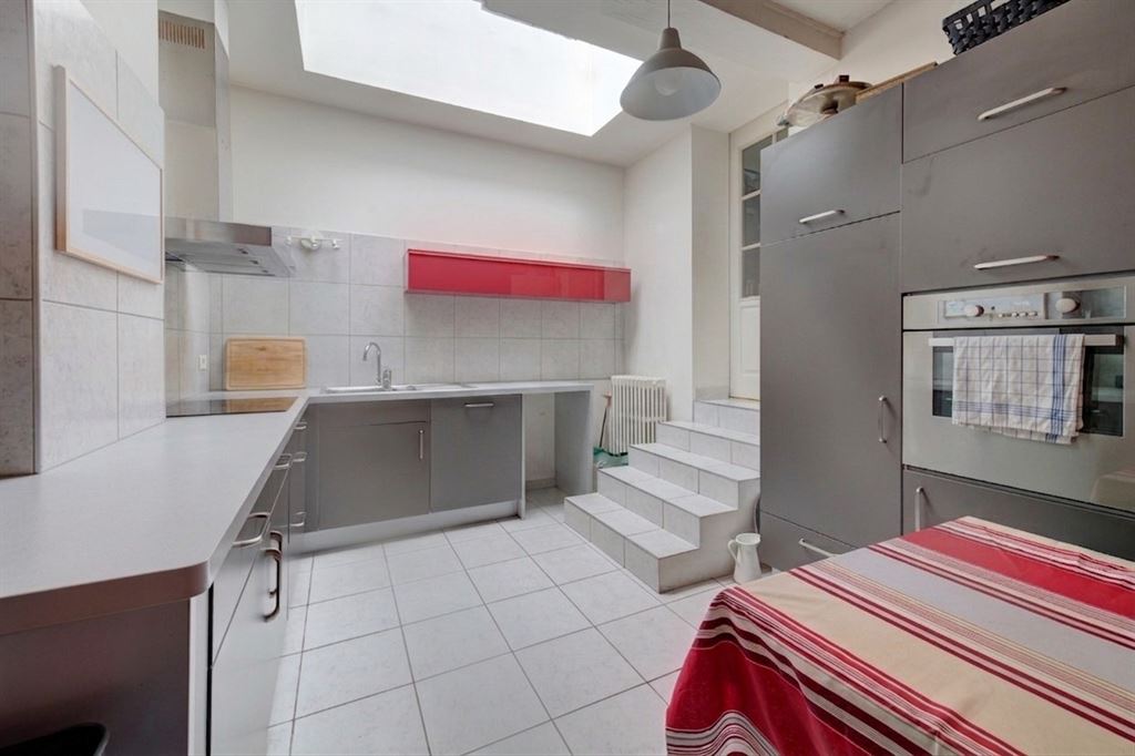 A vendre chez Beguet Associés : Tours (37000), Indre-et-Loire – Maison de caractère de 240 m² avec 6/7 chambres et jardin