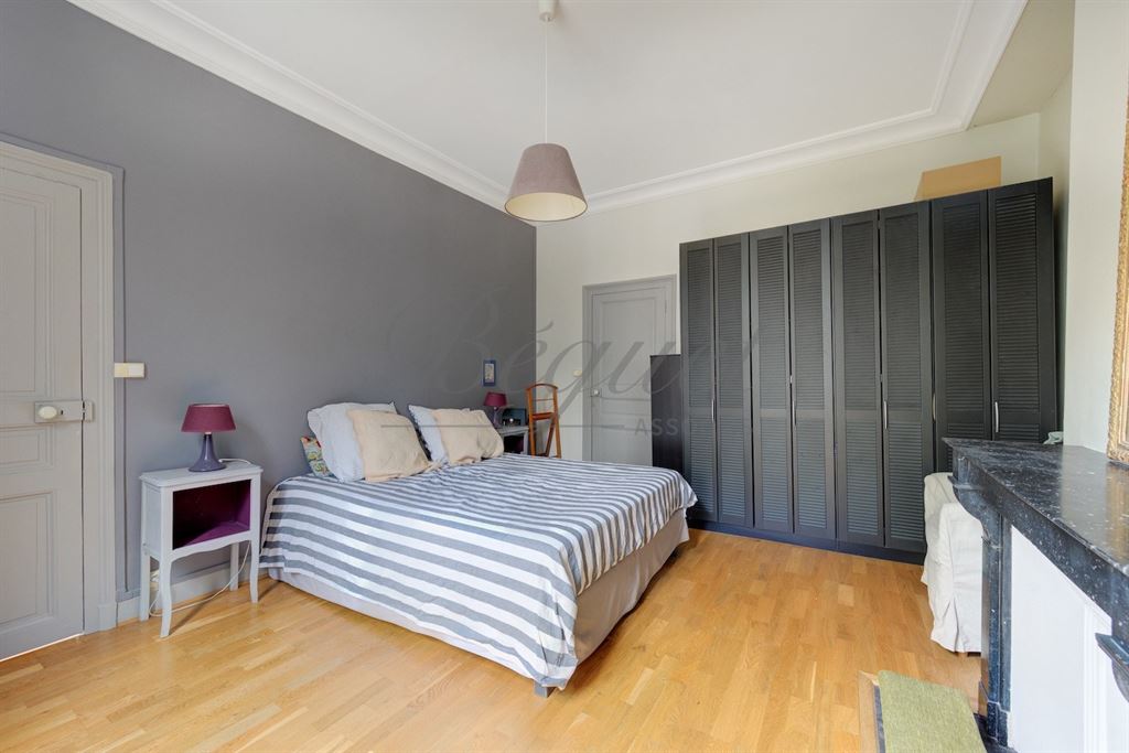 A vendre chez Beguet Associés : Tours (37000), Indre-et-Loire – Maison de caractère de 240 m² avec 6/7 chambres et jardin