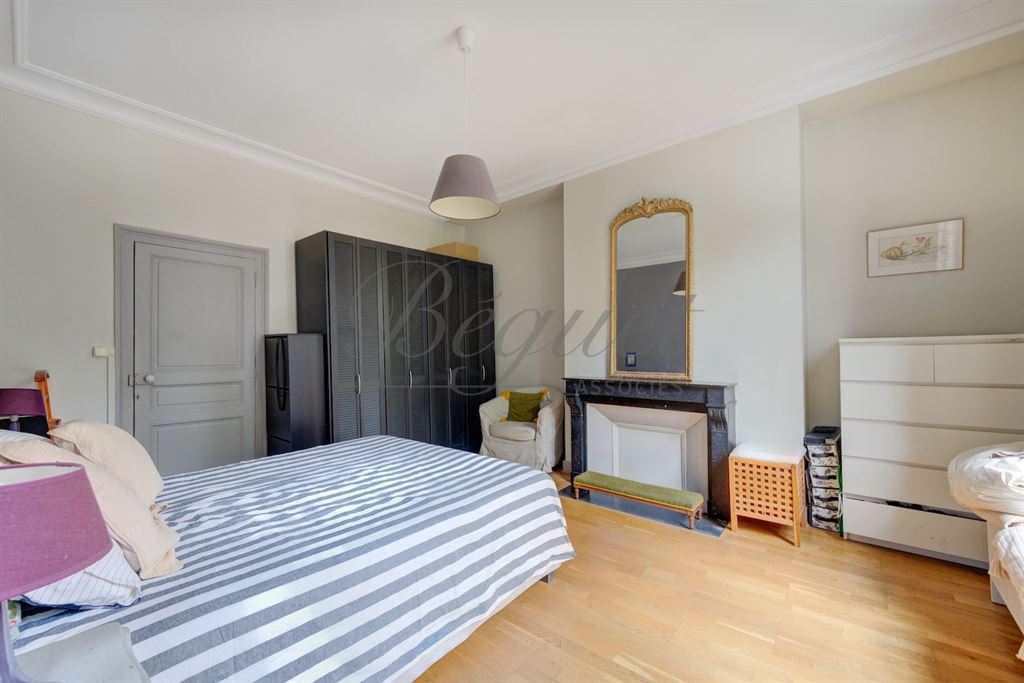 A vendre chez Beguet Associés : Tours (37000), Indre-et-Loire – Maison de caractère de 240 m² avec 6/7 chambres et jardin