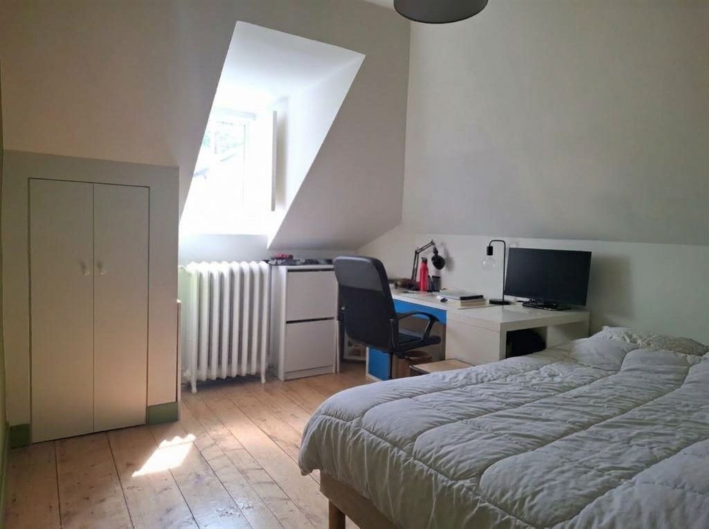 A vendre chez Beguet Associés : Tours (37000), Indre-et-Loire – Maison de caractère de 240 m² avec 6/7 chambres et jardin