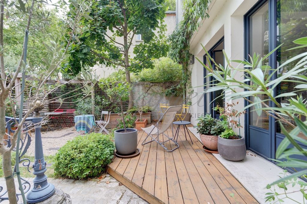 A vendre chez Beguet Associés : Tours (37000), Indre-et-Loire – Maison de caractère de 240 m² avec 6/7 chambres et jardin