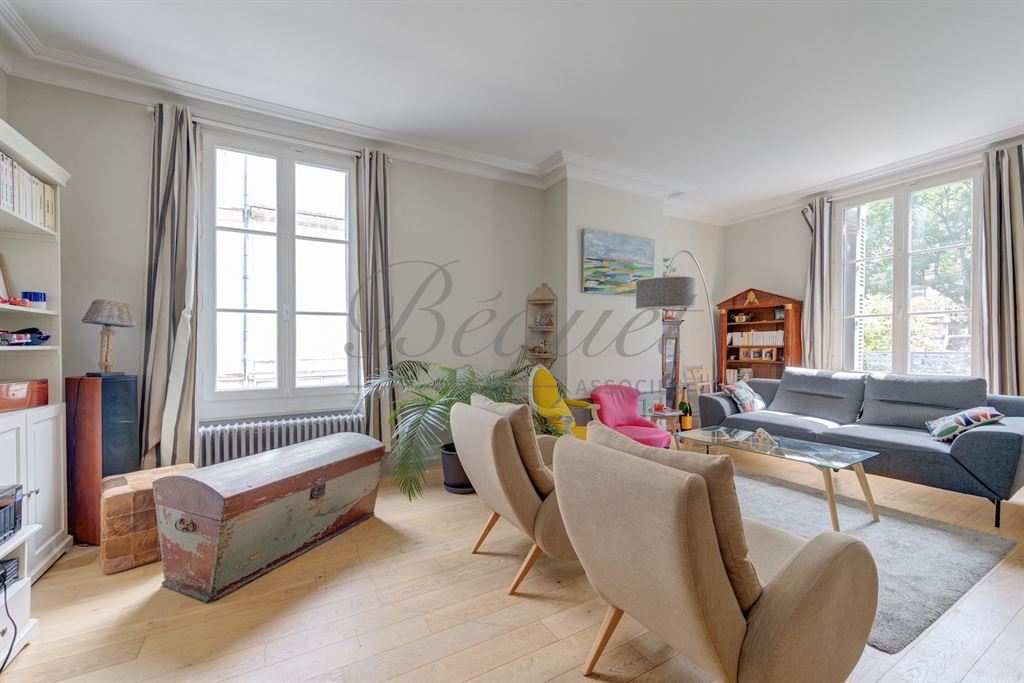 A vendre chez Beguet Associés : Tours (37000), Indre-et-Loire – Maison de caractère de 240 m² avec 6/7 chambres et jardin