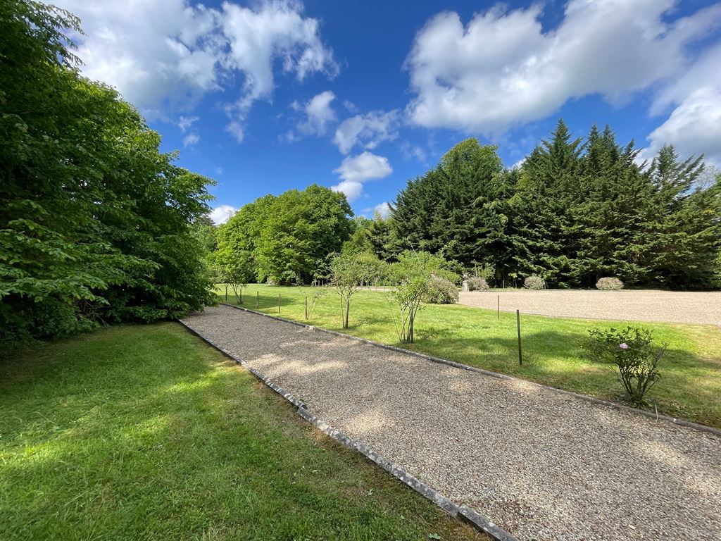 A vendre chez Beguet Associés : LOUVECIENNES 78430 MAISON 500 m² 6 CHAMBRES PARC