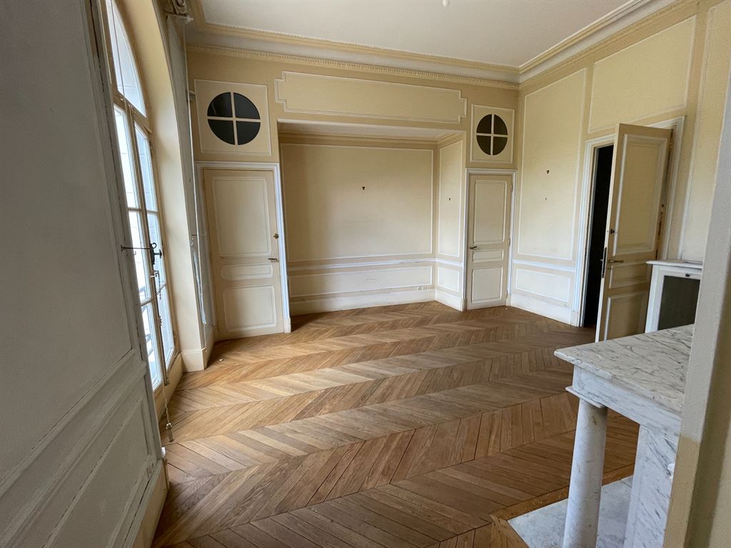 A vendre chez Beguet Associés : LOUVECIENNES 78430 MAISON 500 m² 6 CHAMBRES PARC