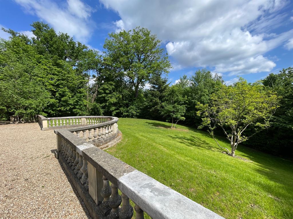 A vendre chez Beguet Associés : LOUVECIENNES 78430 MAISON 500 m² 6 CHAMBRES PARC