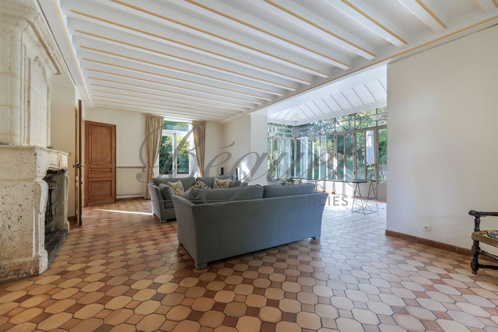 A vendre chez Beguet Associés : Marnes-la-Coquette (92430) – Maison de 292 m², 5 chambres, parc de 2 424 m² – Piscine - Hauts-de-Seine, Île-de-France