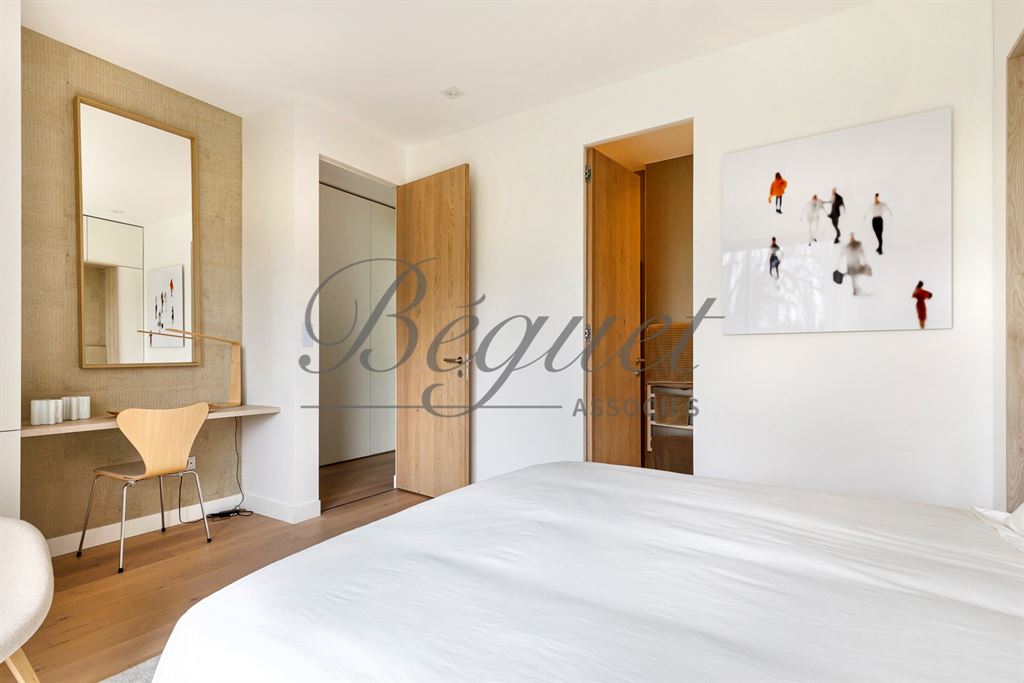 A vendre chez Beguet Associés : Vaucresson (92420) – Maison de 350 m², 5 chambres, terrain de 1 300 m² – Ascenseur voitures - près de Paris, Hauts-de-Seine, Île-de-France