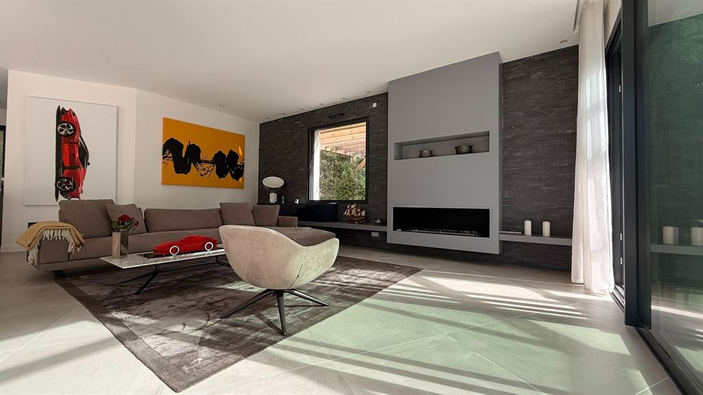 A vendre chez Beguet Associés : Vaucresson (92420) – Maison de 350 m², 5 chambres, terrain de 1 300 m² – Ascenseur voitures - près de Paris, Hauts-de-Seine, Île-de-France