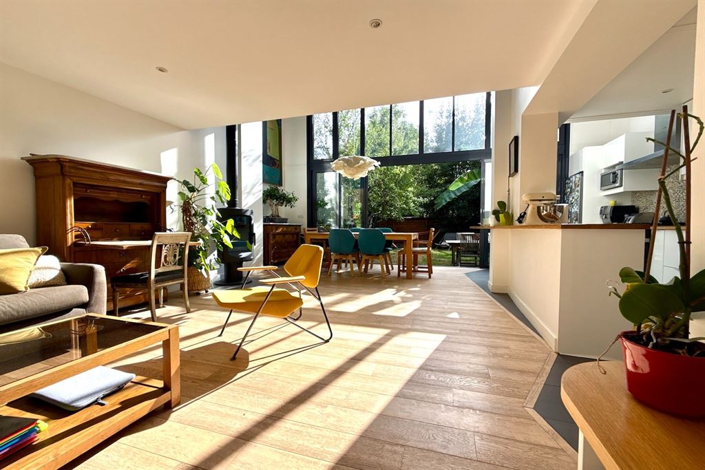 A vendre chez Beguet Associés : Bourg-la-Reine (92340), Hauts-de-Seine — Maison familiale de 109 m² avec jardin, bureau et stationnement