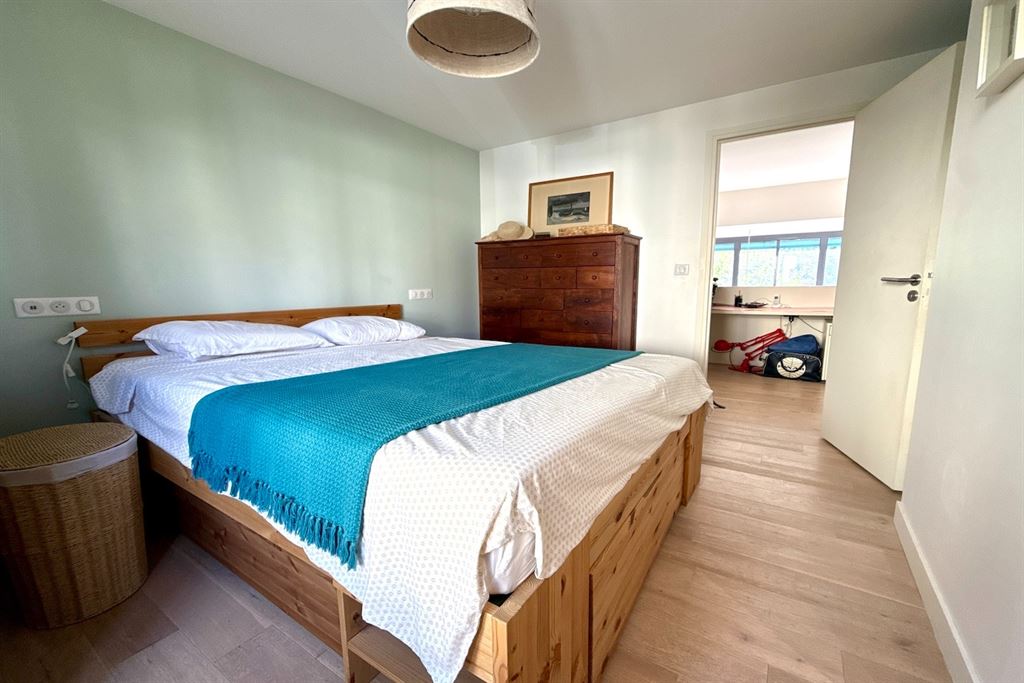 A vendre chez Beguet Associés : Bourg-la-Reine (92340), Hauts-de-Seine — Maison familiale de 109 m² avec jardin, bureau et stationnement