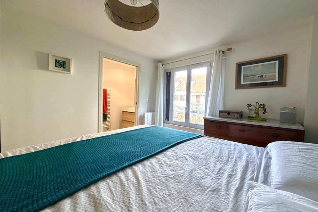 A vendre chez Beguet Associés : Bourg-la-Reine (92340), Hauts-de-Seine — Maison familiale de 109 m² avec jardin, bureau et stationnement