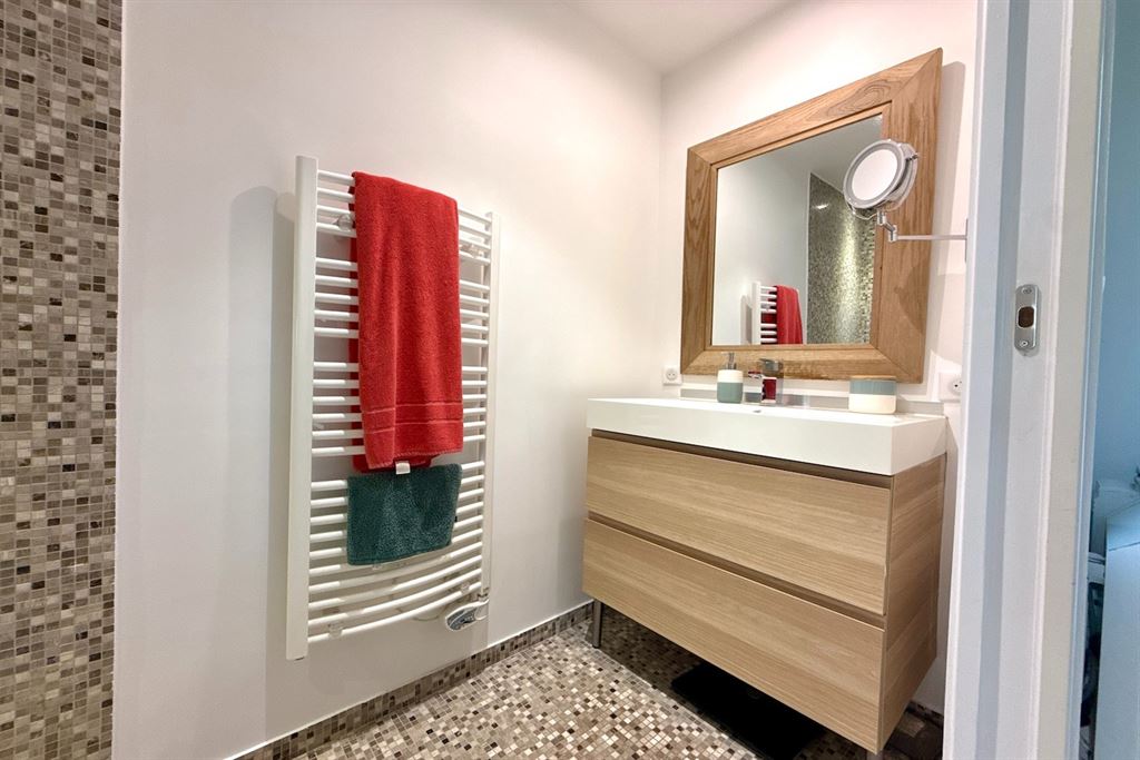 A vendre chez Beguet Associés : Bourg-la-Reine (92340), Hauts-de-Seine — Maison familiale de 109 m² avec jardin, bureau et stationnement