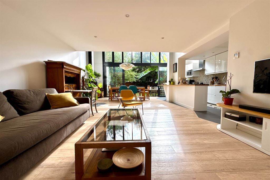 A vendre chez Beguet Associés : Bourg-la-Reine (92340), Hauts-de-Seine — Maison familiale de 109 m² avec jardin, bureau et stationnement