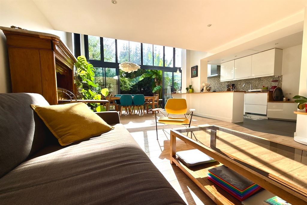 A vendre chez Beguet Associés : Bourg-la-Reine (92340), Hauts-de-Seine — Maison familiale de 109 m² avec jardin, bureau et stationnement