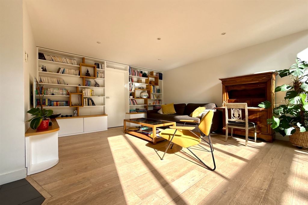 A vendre chez Beguet Associés : Bourg-la-Reine (92340), Hauts-de-Seine — Maison familiale de 109 m² avec jardin, bureau et stationnement