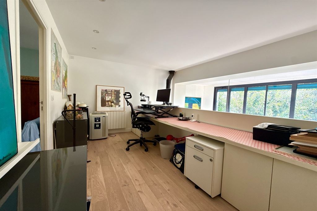 A vendre chez Beguet Associés : Bourg-la-Reine (92340), Hauts-de-Seine — Maison familiale de 109 m² avec jardin, bureau et stationnement