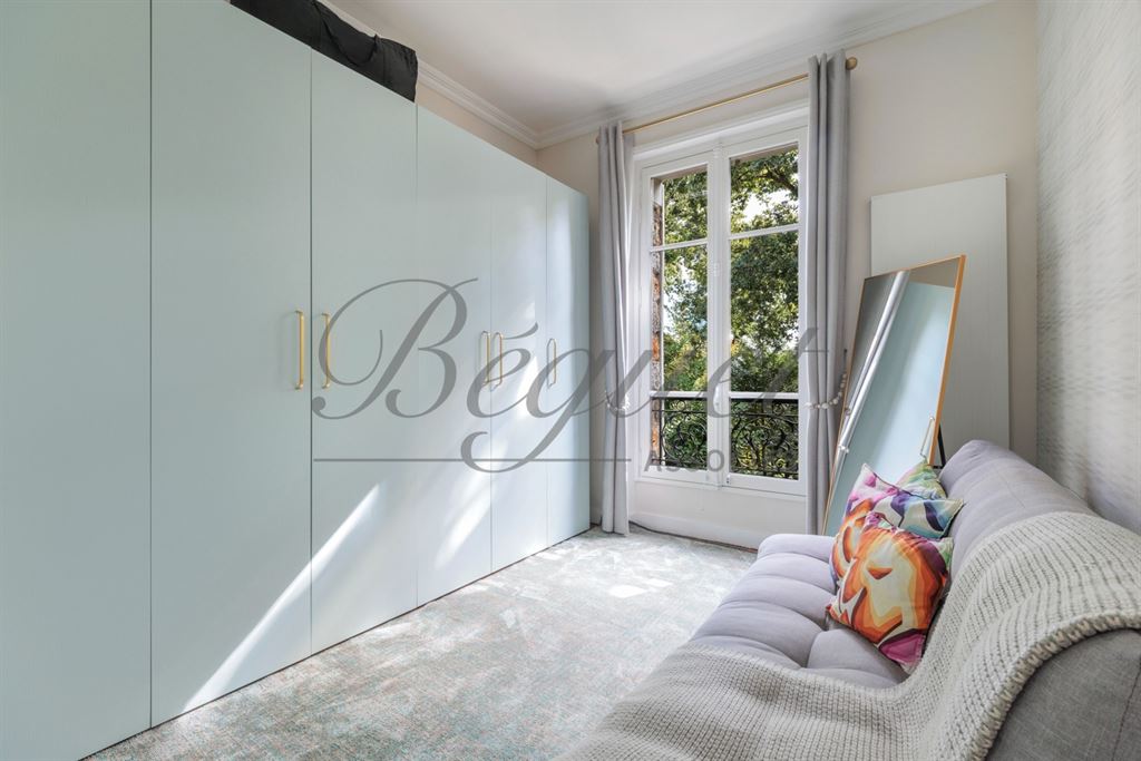A vendre chez Beguet Associés : Vaucresson (92420) – Maison de charme de 210 m², 5 chambres, jardin paysager et terrasse – Terrain 396 m² - près de Paris, Hauts-de-Seine, Île-de-France