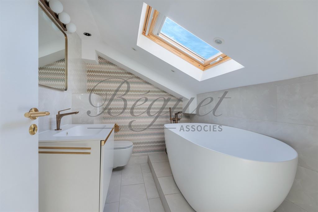 A vendre chez Beguet Associés : Vaucresson (92420) – Maison de charme de 210 m², 5 chambres, jardin paysager et terrasse – Terrain 396 m² - près de Paris, Hauts-de-Seine, Île-de-France