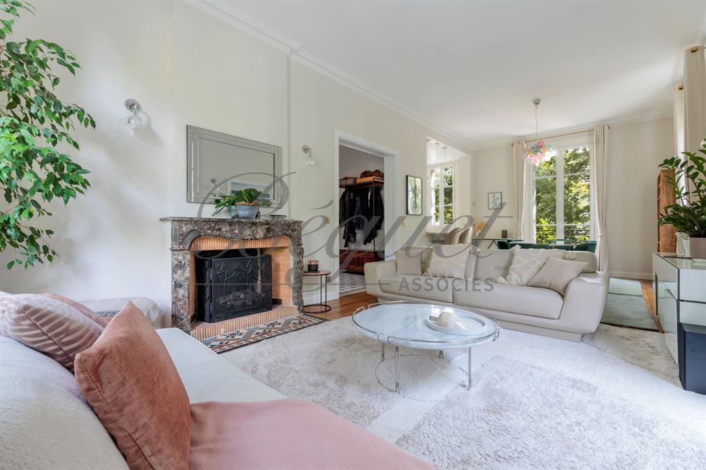 A vendre chez Beguet Associés : Vaucresson (92420) – Maison de charme de 210 m², 5 chambres, jardin paysager et terrasse – Terrain 396 m² - près de Paris, Hauts-de-Seine, Île-de-France