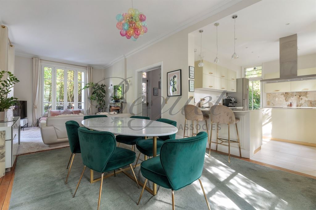 A vendre chez Beguet Associés : Vaucresson (92420) – Maison de charme de 210 m², 5 chambres, jardin paysager et terrasse – Terrain 396 m² - près de Paris, Hauts-de-Seine, Île-de-France