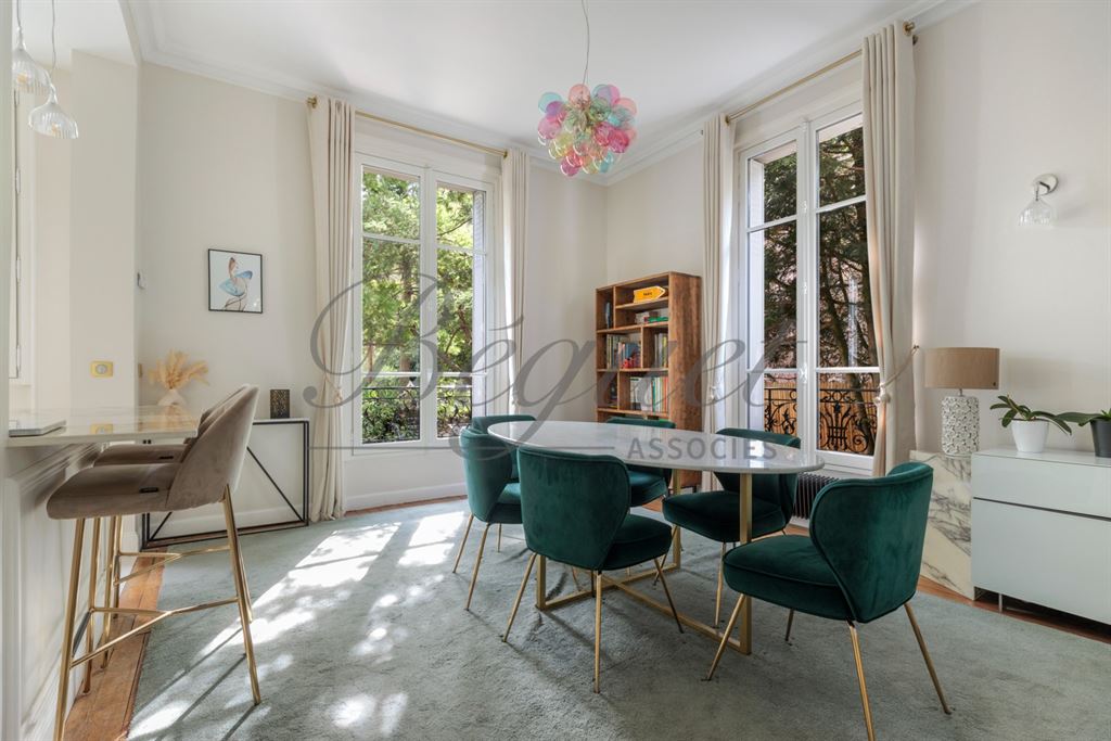 A vendre chez Beguet Associés : Vaucresson (92420) – Maison de charme de 210 m², 5 chambres, jardin paysager et terrasse – Terrain 396 m² - près de Paris, Hauts-de-Seine, Île-de-France