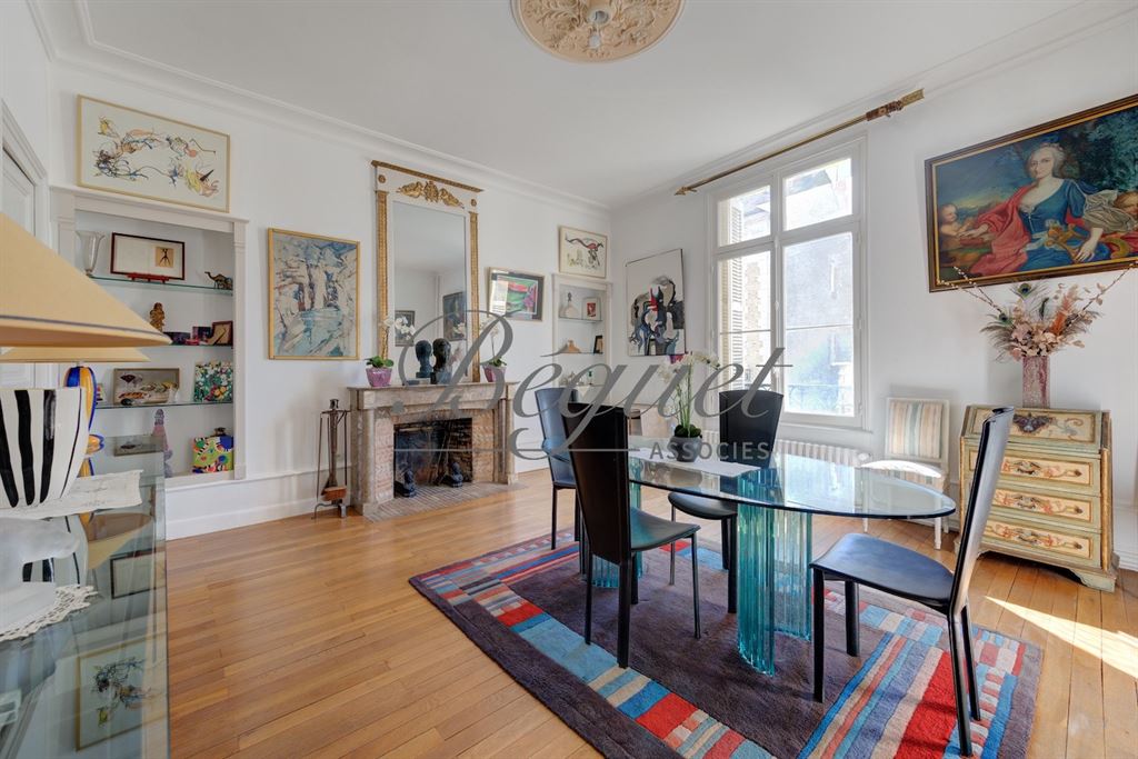 A vendre chez Beguet Associés : Tours (37000) – Maison de ville de 310 m², 6 chambres, garage fermé – Indre-et-Loire, Centre-Val de Loire