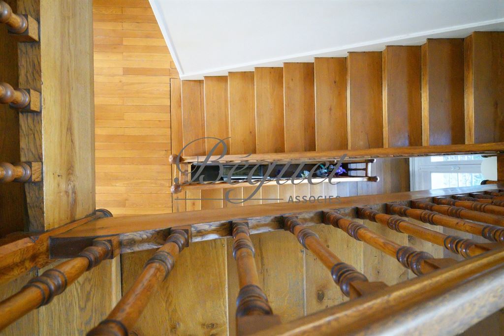 A vendre chez Beguet Associés : Tours (37000) – Maison de ville de 310 m², 6 chambres, garage fermé – Indre-et-Loire, Centre-Val de Loire