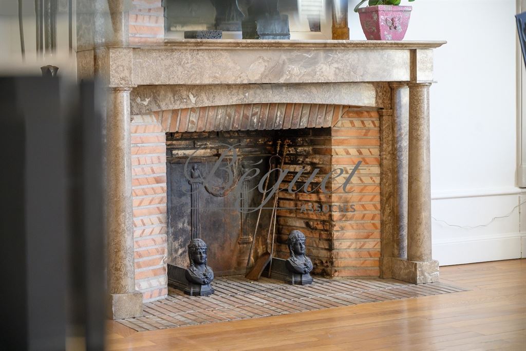 A vendre chez Beguet Associés : Tours (37000) – Maison de ville de 310 m², 6 chambres, garage fermé – Indre-et-Loire, Centre-Val de Loire