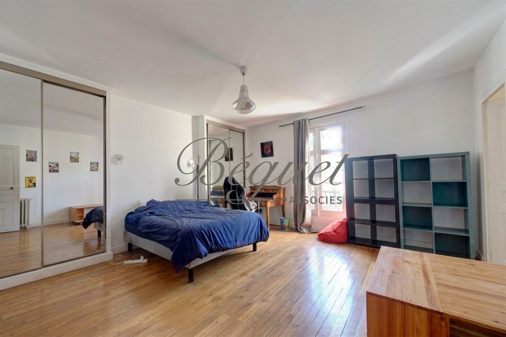 A vendre chez Beguet Associés : Tours (37000) – Maison de ville de 310 m², 6 chambres, garage fermé – Indre-et-Loire, Centre-Val de Loire