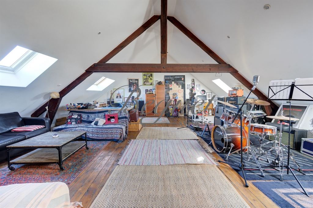 A vendre chez Beguet Associés : Tours (37000) – Maison de ville de 310 m², 6 chambres, garage fermé – Indre-et-Loire, Centre-Val de Loire