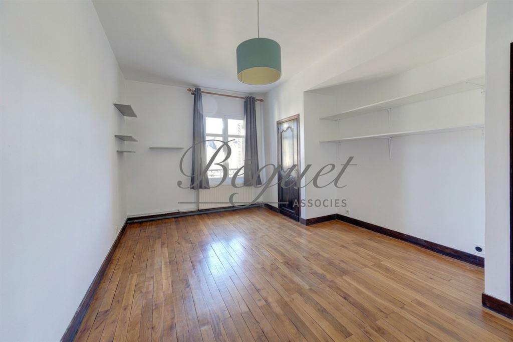 A vendre chez Beguet Associés : Tours (37000) – Maison de ville de 310 m², 6 chambres, garage fermé – Indre-et-Loire, Centre-Val de Loire