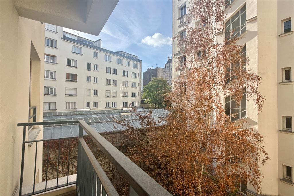 A vendre chez Beguet Associés : Paris 15e (75015) — Appartement familial lumineux, 2 chambres avec potentiel d’une 3e, vue sur parc, parking, cave