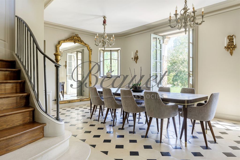 A vendre chez Beguet Associés : Louveciennes (78430) – Propriété historique de 790 m² avec parc paysagé, 4 chambres – Piscine - près de Marly-le-Roi, Yvelines, Île-de-France