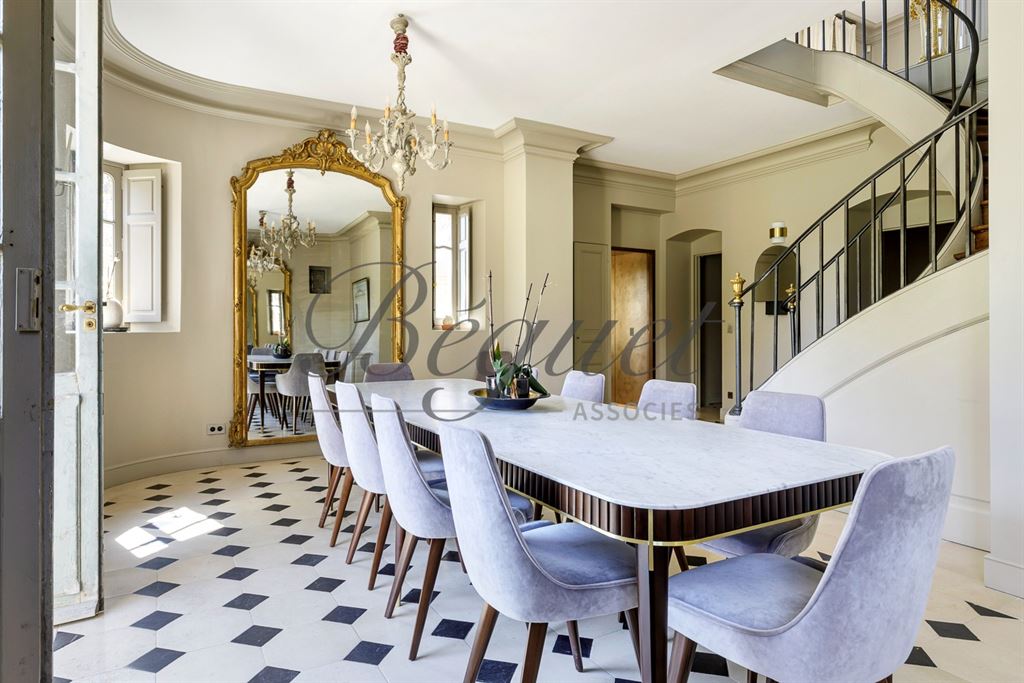 A vendre chez Beguet Associés : Louveciennes (78430) – Propriété historique de 790 m² avec parc paysagé, 4 chambres – Piscine - près de Marly-le-Roi, Yvelines, Île-de-France