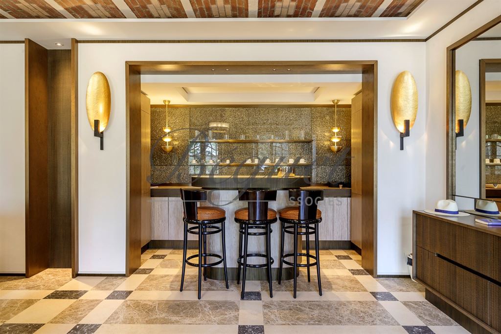 A vendre chez Beguet Associés : Louveciennes (78430) – Propriété historique de 790 m² avec parc paysagé, 4 chambres – Piscine - près de Marly-le-Roi, Yvelines, Île-de-France