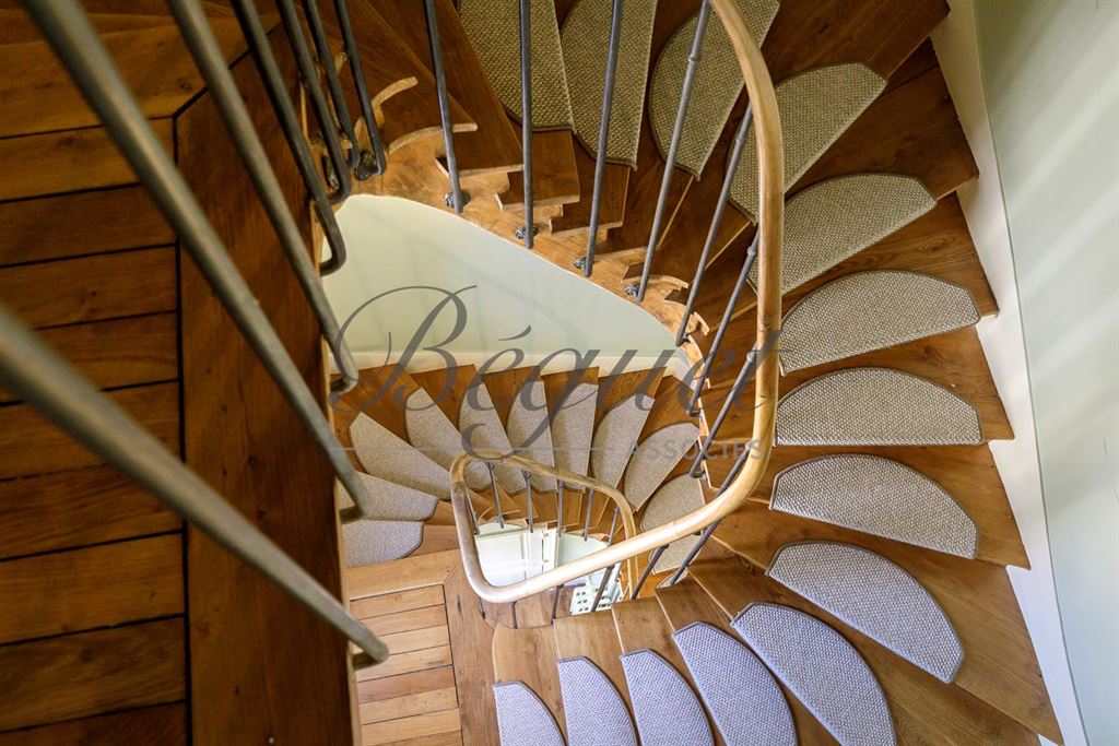 A vendre chez Beguet Associés : Louveciennes (78430) – Propriété historique de 790 m² avec parc paysagé, 4 chambres – Piscine - près de Marly-le-Roi, Yvelines, Île-de-France