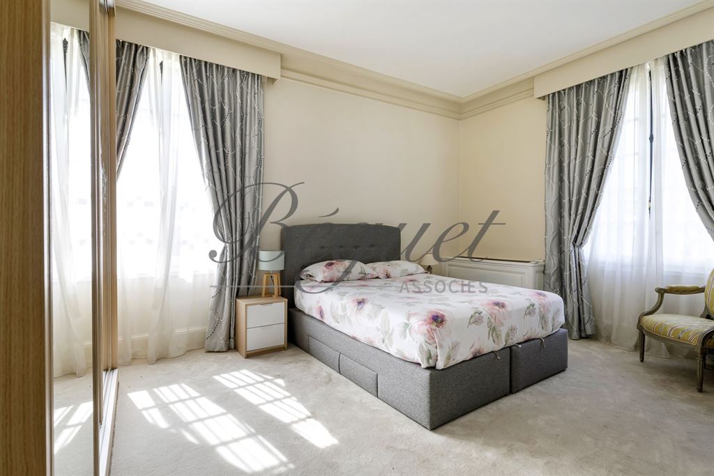 A vendre chez Beguet Associés : Louveciennes (78430) – Propriété historique de 790 m² avec parc paysagé, 4 chambres – Piscine - près de Marly-le-Roi, Yvelines, Île-de-France